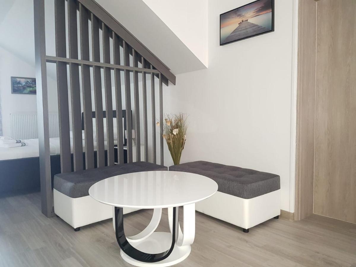 Apartmani Brigita Korenica Exterior foto